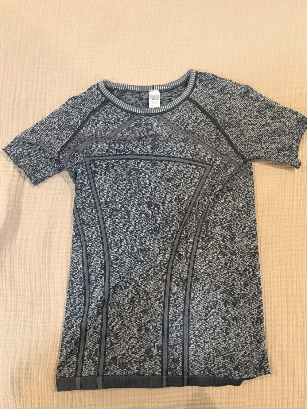Ivivva by Lululemon Fly Tech Girl’s Short Sleeve Athletic Top Sz 12